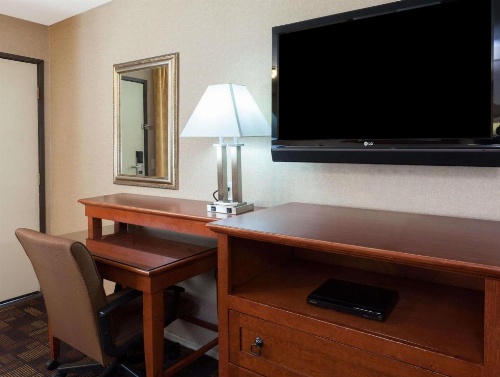 Days Inn by Wyndham Alhambra CA image 12