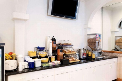 Days Inn by Wyndham Alhambra CA image 14