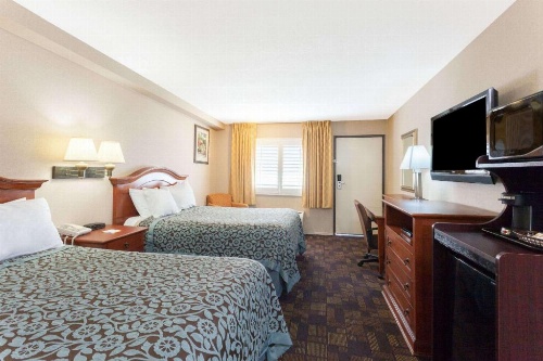 Days Inn by Wyndham Alhambra CA image 8